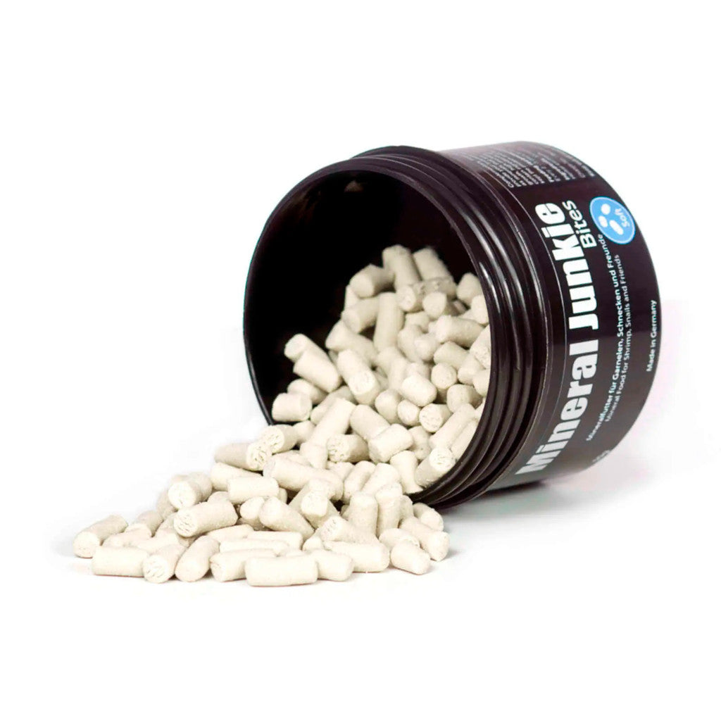 GlasGarten Mineral Junkie Bites - Mineral supplemental feed for Aquarium Shrimp Crayfish Snails 50g Animals & Pet